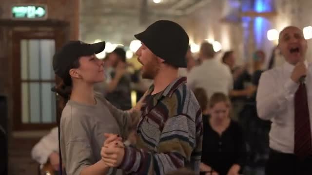 Живое караоке в рюмочной 'Барка'